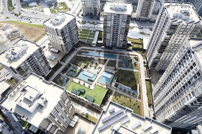 Drone imagery of the land where you can see the amenities of a luxury apartment.